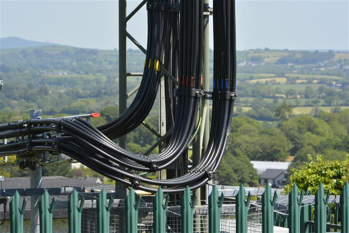 Av-Cables har alt lige fra netværkskabler til stikdåser klar til levering