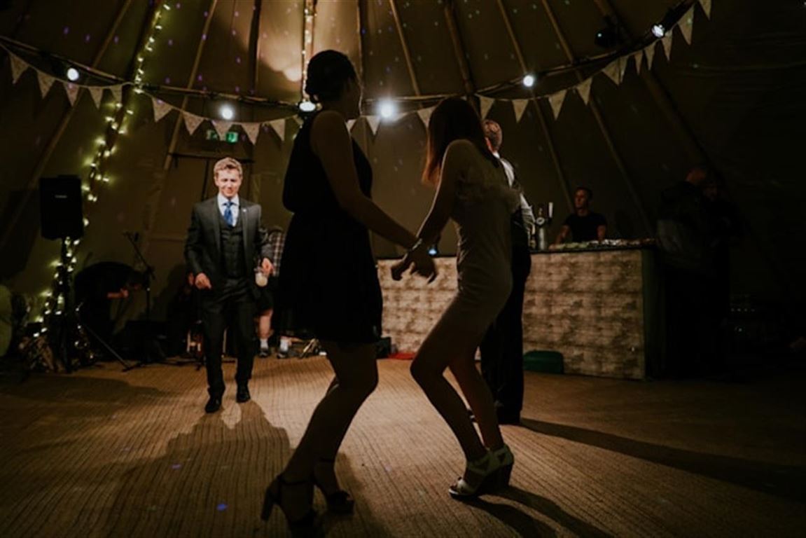 Gør din næste fest uforglemmelig med festtelt udlejning